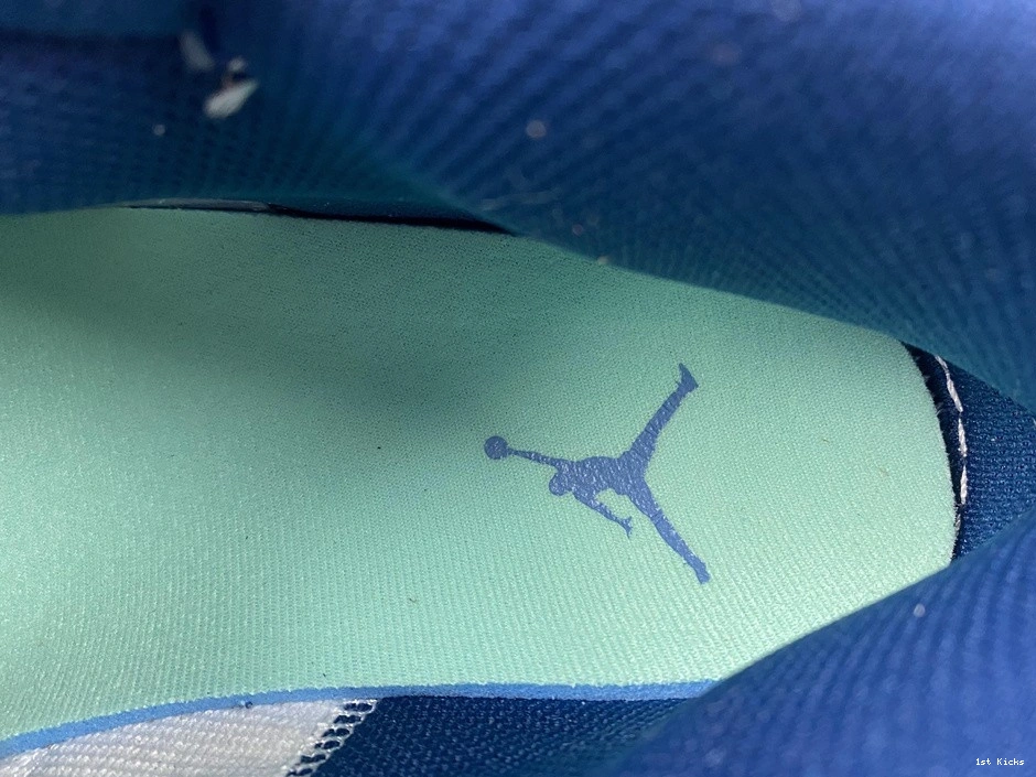 554724-413 Foam Mint - 1 Mystic Jordan Navy Mid 0105